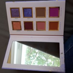 New Alamar Spanglish eyeshadow palette